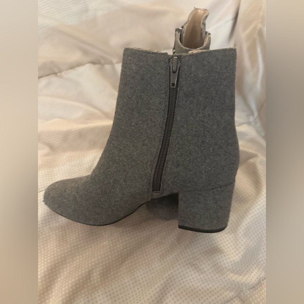 Nine West Booties in Gray size 7.5 - Picture 5 of 13